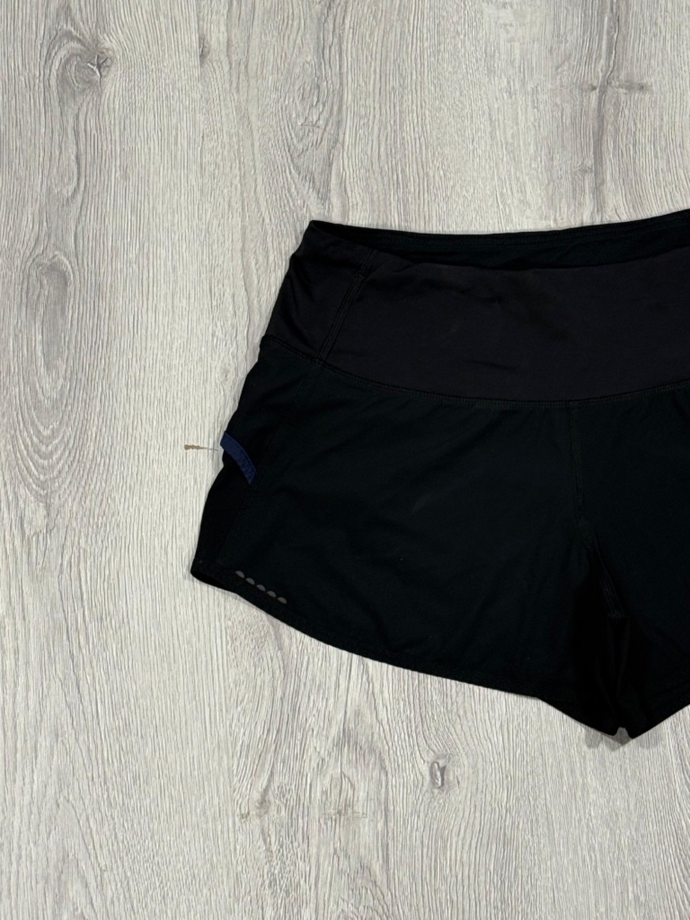 Lululemon Speed Up Running Shorts - Size 4 - Black with Contrast Trim. - Picture 5 of 8